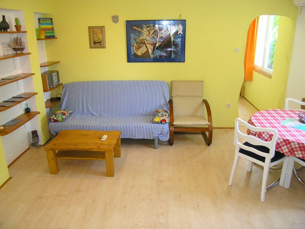 Apartment Danilo Krk Town Luaran gambar